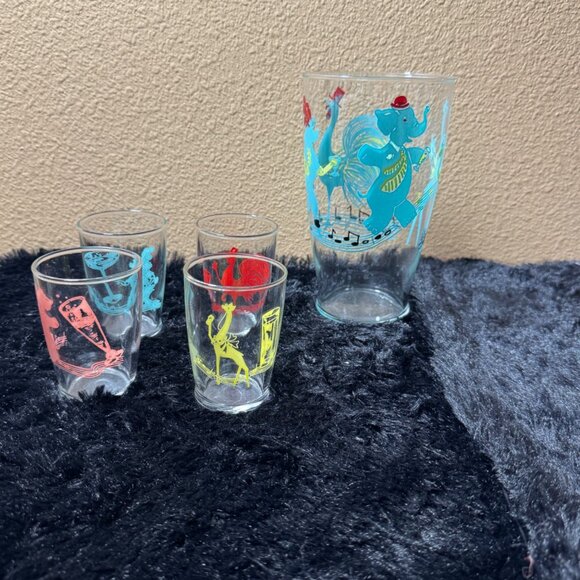 Vintage  50's Cocktail Shaker Buckeye Molding Fleexeel Circus 4 Small Tumblers - Picture 1 of 10